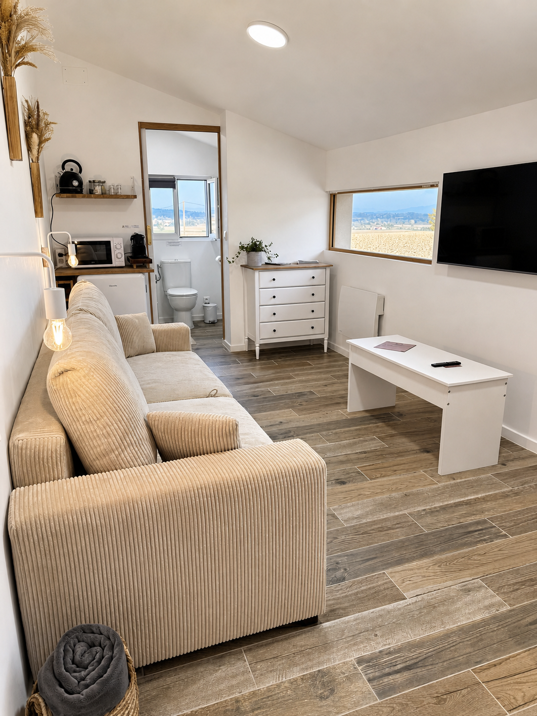Intérieur du Lodge avec vue sur le Lauragais
